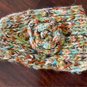 Women’s head band.